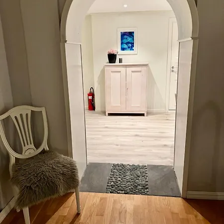 Newly Renovated Modern 4-room - Centrally Located!