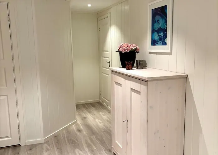 شقة Newly Renovated Modern 4-room - Centrally Located! *