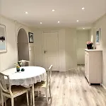Newly Renovated Modern 4-room - Centrally Located! * Μπόντο
