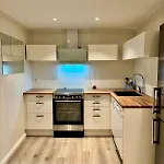 Newly Renovated Modern 4-room - Centrally Located! * Μπόντο